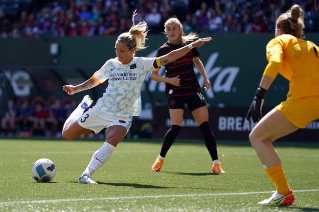 NWSL Excerpt: Houston improves, Kornieck shines, and Barnes’ milestone