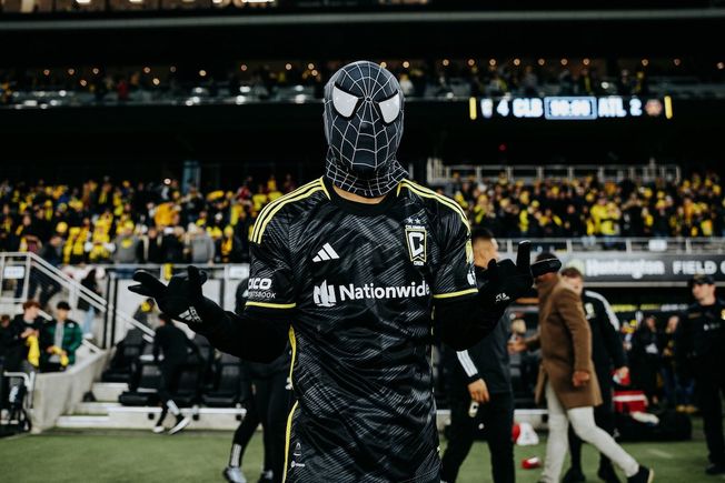 Lowery’s 10 MLS Thoughts: Chicago’s dumpster Fire, Cucho earns his flowers & more