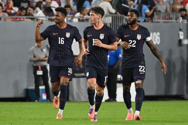 "Everybody is pushing to make Mauricio’s decisions difficult": USMNT shine in true World Cup test vs. Uruguay